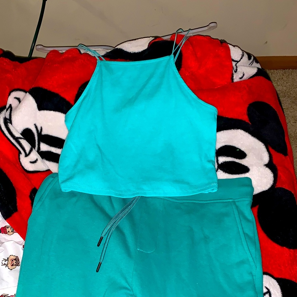 Women’s Tiffany Blue Cami/Jogger Set!!